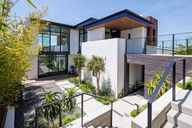 Modern project photo 3